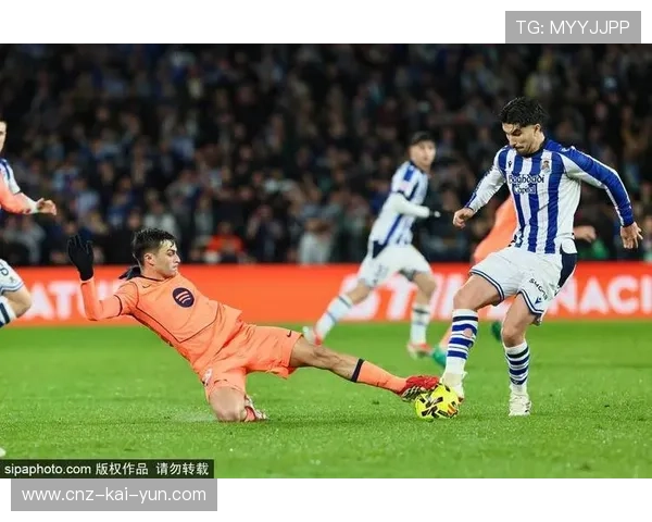 巴萨弧顶一脚穿透带走三分:见证瞬间的精彩与决胜时刻 巴萨弧顶一脚穿透带走三分:见证瞬间的精彩与决胜时刻